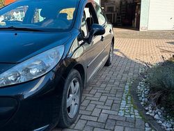 Schwarz Gebraucht 2009 Peugeot 207 Limousine | 1.750 € (Guter Preis)