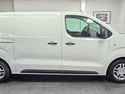 White jade Gebraucht 2021 Opel Vivaro Van | 17.990 € (Superpreis)