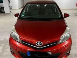 Rot Gebraucht 2014 Toyota Yaris Limousine | 9.200 € (Fairer Preis)