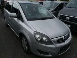 Karbongrau (metallic) Gebraucht 2011 Opel Zafira Design Edition Van / Kleinbus | 3.650 € (Fairer Preis)