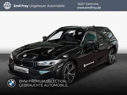 Saphirschwarz metallic Gebraucht 2022 BMW 320 Shadowline Kombi | 34.990 € (Etwas zu teuer)