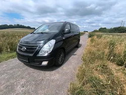 Schwarz Gebraucht 2013 Hyundai H-1 Van / Kleinbus | 12.899 € (Fairer Preis)