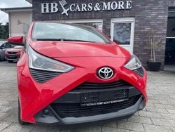 Rot Gebraucht 2021 Toyota Aygo X-play Kleinwagen | 11.090 € (Fairer Preis)