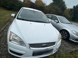 Weiß Gebraucht 2007 Ford Focus Kombi | 1.700 €