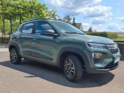 Grün Gebraucht 2023 Dacia Spring Essentiel Kleinwagen | 12.600 € (Fairer Preis)
