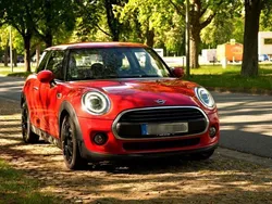 Rot Gebraucht 2020 Mini ONE Kleinwagen | 18.000 € (Etwas zu teuer)