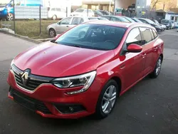 Rot Gebraucht 2018 Renault Mégane GrandTour Business Kombi | 8.900 € (Fairer Preis)