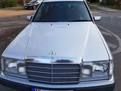Silber Gebraucht 1993 Mercedes E220 Kombi | 5.200 €