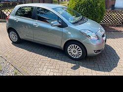 Grau Gebraucht 2011 Toyota Yaris Kleinwagen | 6.390 € (Teuer)