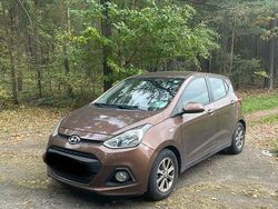 Braun Gebraucht 2016 Hyundai i10 Edition Kleinwagen | 8.500 € (Etwas zu teuer)