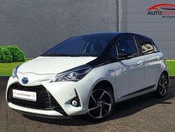 Weiß Gebraucht 2020 Toyota Yaris Hybrid Style Limousine | 16.870 € (Fairer Preis)