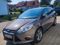 Braun Gebraucht 2013 Ford Focus SYNC Edition Kombi | 8.499 €