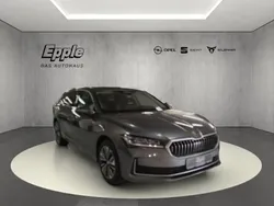 Grau Gebraucht 2024 Skoda Superb Selection Kombi | 34.890 € (Fairer Preis)