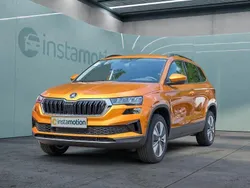 Orange Gebraucht 2024 Skoda Karoq SUV | 32.299 € (Fairer Preis)