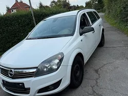 Weiß Gebraucht 2009 Opel Astra Kombi | 900 € (Guter Preis)