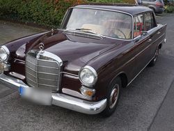 Rot Gebraucht 1966 Mercedes 200 Limousine | 13.000 €