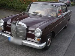 Rot Gebraucht 1966 Mercedes 200 Limousine | 13.000 €