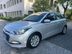 Silber Gebraucht 2017 Hyundai i20 Trend Kleinwagen | 7.500 € (Guter Preis)