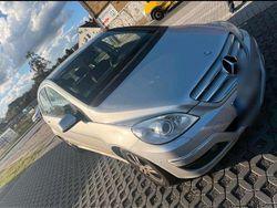 Grau Gebraucht 2008 Mercedes B200 Van / Kleinbus | 3.600 €