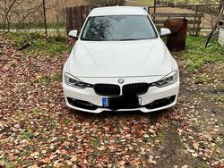 Weiß Gebraucht 2013 BMW 318 Sport Line Limousine | 7.499 € (Guter Preis)
