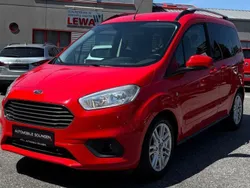 Rot Gebraucht 2018 Ford Tourneo Courier Titanium Van / Kleinbus | 9.590 € (Fairer Preis)