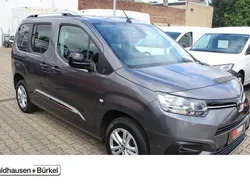Grau Gebraucht 2022 Toyota Proace Verso City Kombi | 29.950 € (Etwas zu teuer)