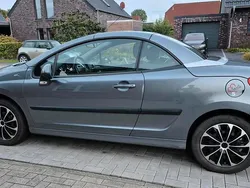 Grau Gebraucht 2008 Peugeot 207 CC Cabrio | 3.200 € (Etwas zu teuer)