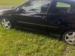 Schwarz Gebraucht 2002 Ford Focus Finesse Limousine | 1.750 € (Etwas zu teuer)