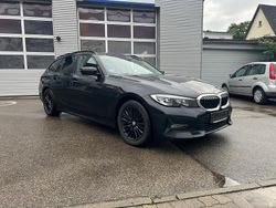 Schwarz Gebraucht 2020 BMW 320 Sport Line Kombi | 14.950 € (Teuer)