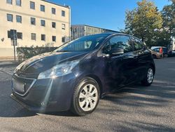 Blau Gebraucht 2014 Peugeot 208 Kleinwagen | 2.750 € (Etwas zu teuer)