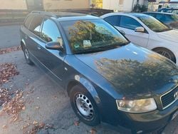 Grau Gebraucht 2002 Audi A4 Kombi | 1.550 € (Fairer Preis)