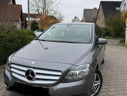 Grau Gebraucht 2013 Mercedes B220 Van / Kleinbus | 9.150 € (Fairer Preis)