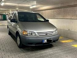 Grün Gebraucht 2003 Toyota Sienna Van / Kleinbus | 3.800 €