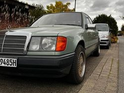 Grün Gebraucht 1987 Mercedes E250 Limousine | 7.599 €