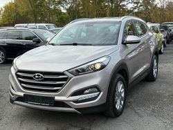 Weiß Gebraucht 2016 Hyundai Tucson Trend SUV | 12.900 € (Fairer Preis)