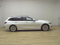 Weiss Gebraucht 2022 BMW 330e Advantage Kombi | 23.680 € (Superpreis)