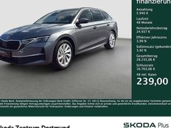Grau Gebraucht 2025 Skoda Octavia Selection Kombi | 30.877 € (Fairer Preis)