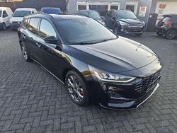 Schwarz (metallic) Gebraucht 2022 Ford Focus ST-Line X Kombi | 19.990 € (Fairer Preis)