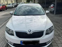 Weiß Gebraucht 2014 Skoda Octavia Limousine | 5.500 € (Superpreis)