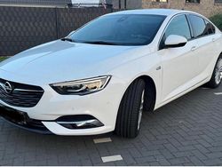 Weiß Gebraucht 2017 Opel Insignia Coupé | 11.350 € (Etwas zu teuer)