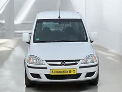 Weiß Gebraucht 2006 Opel Combo Edition Van / Kleinbus | 4.600 € (Teuer)