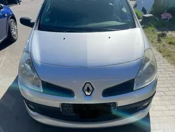 Silber Gebraucht 2008 Renault Clio II Kleinwagen | 950 €
