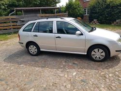 Silber Gebraucht 2004 Skoda Fabia Limousine | 600 € (Fairer Preis)