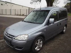 Silber Gebraucht 2009 Opel Combo Sport Van / Kleinbus | 3.950 € (Etwas zu teuer)