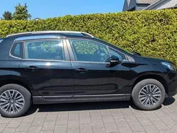 Schwarz Gebraucht 2018 Peugeot 2008 SUV | 7.200 € (Superpreis)