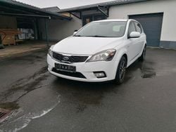 Weiß Gebraucht 2011 Kia Ceed Attract Kleinwagen | 3.590 € (Fairer Preis)