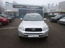 Silver metallic Gebraucht 2006 Toyota RAV4 Sol SUV | 8.490 € (Etwas zu teuer)