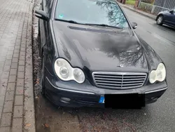 Schwarz Gebraucht 2001 Mercedes C320 Kombi | 1.300 €