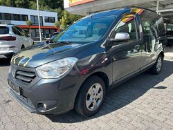 Grau Gebraucht 2015 Dacia Dokker Celebration Van | 3.990 € (Teuer)