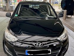 Schwarz Gebraucht 2014 Hyundai i20 Edition Kleinwagen | 7.000 € (Etwas zu teuer)
